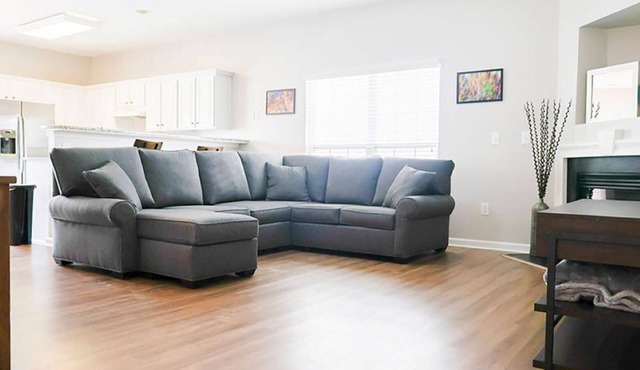 Cozy Hub-Simpsonville Home, Walk to Bridgeway & Triumph Stadium 3-12 Month Stays