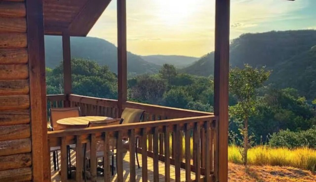 Cozy King Cabin #20: Tx Hill Country Resort/w Pool