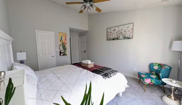 Cozy Master Bedroom Private Bathroom Cary Apex Raleigh Durham ChapelHill RTP RDU