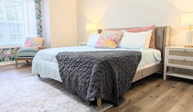 Cozy Modern Home- 3BR/2 Bath 5 min to base