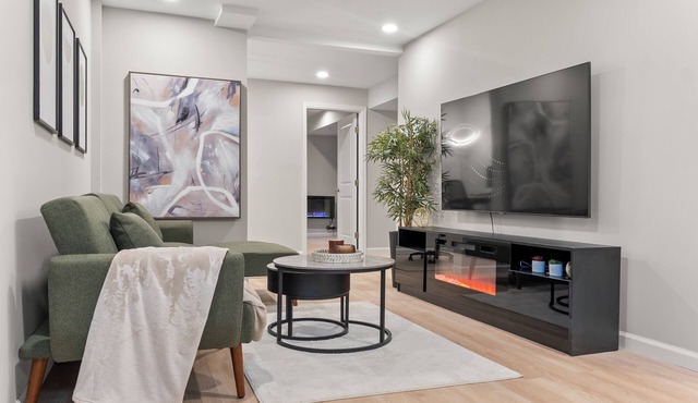 Cozy, spacious, Free parking, Metro nearby, minutes away from top DC attractions