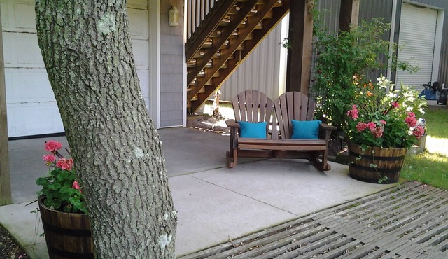 Cozy up in this very relaxing efficiency suite surrounded by pristine wildlife.