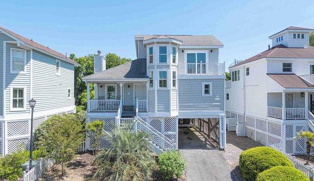 Cute Family Beach Home in Wild Dunes Resort; Close to the Beach w/Porch Swing & Community Pool!