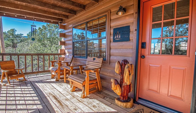 Davis Mountains Hideaway-Cactus Flower Cabin