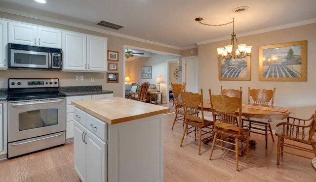 Deer Meadow Cabin ~Lake Lure~ Breathe in Fresh Mountain Air - Pet Friendly