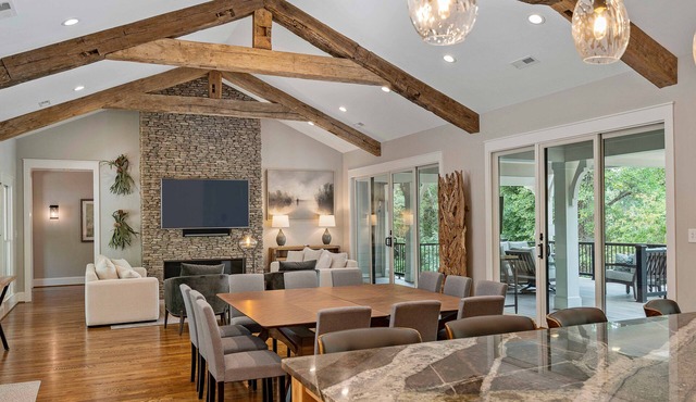 Designer Lakefront Lodge w/Huge Private Beach & Boat Option-Built July 2019