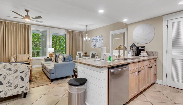 Discover Serenity: Luxurious One-Bedroom Retreat at the Pilot House at Sandestin Golf and Beach Resort!