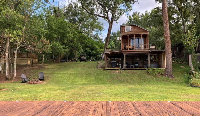 Dock Holiday - Waterfront/Nature/Hot Tub: Enjoy a cozy getaway!