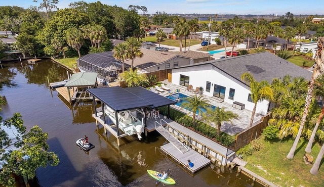 Dockside: Boat dock, Heated Pool, Close to Beach