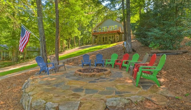Dockside Lakefront Escape Deck Views