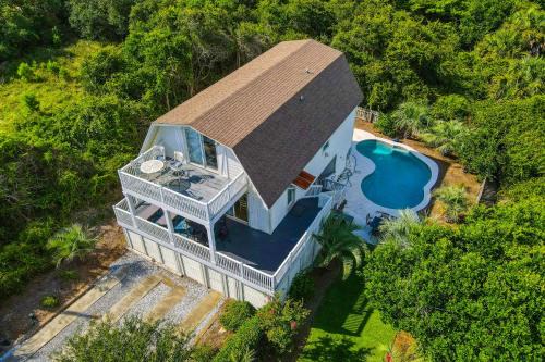Dog-friendly Gulf-view home with pool decks WiFi & WD - walk to beach