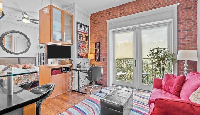 Downtown Condo*Balcony*River*Pet Friendly*Beach