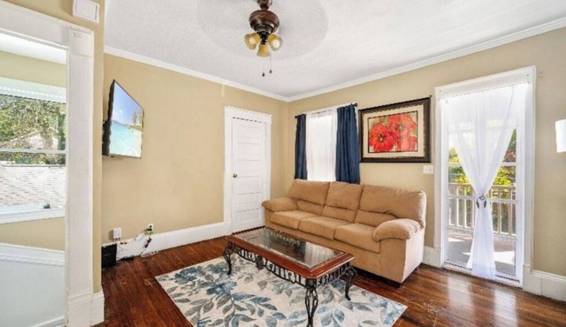Downtown Home Conveniently Located
