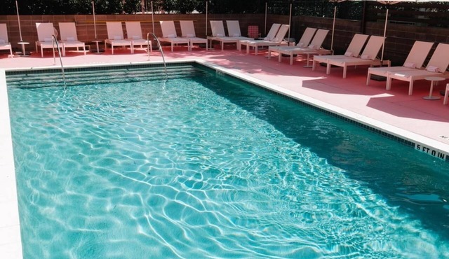 Downtown King Room w/Unique Boutique Feel, Pool, & Pet-Friendly Amenities