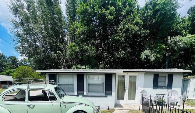 Dragonfly Cottage~Tiny Home Getaway 20-30 min from Major attractions! in Ocoee