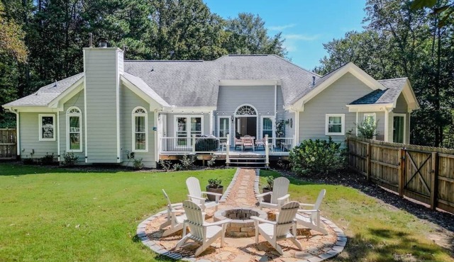 Dream house! Hot tub, GameRoom, Theater, Fenced Backyard Fire Pit