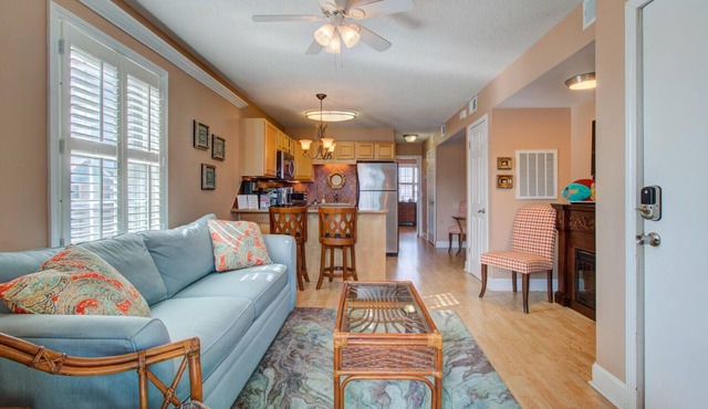 🌴Driftwood Villa 101: Seasonal Pool, Sleeps 4🌴