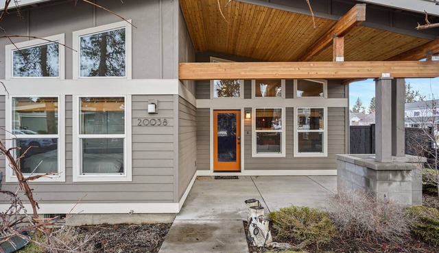 Dwell 30 Day Minimum in Bend