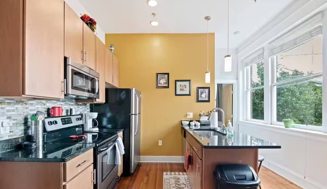 East Clay Street Lofts Apt 4 - Convention Center