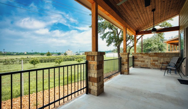 Edge of Main 1- Vineyard Views!