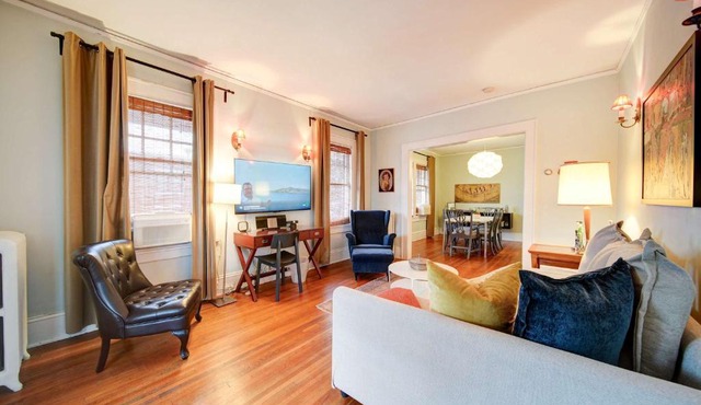 Elegant 1BR King Condo, Elizabeth-Plaza Midwood