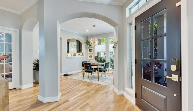 Elegant 3 Bed/2.5 Bath Home in Central Austin close to Zilker, Soco, & Downtown!