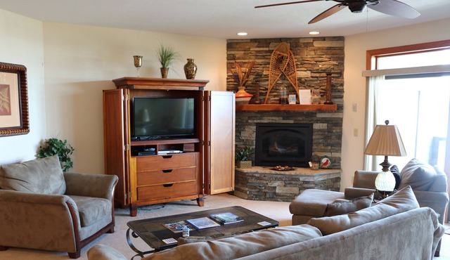 Elegant Condo w/ Updated Kitchen and Central A/C