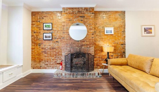 Elegant & Cozy ~ 5 star Location ~ Workspace ~ Backyard