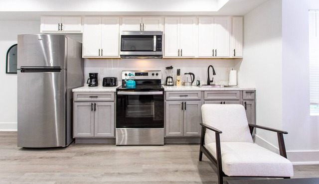 Elegant Petworth Escape | 6-Bed Urban Retreat