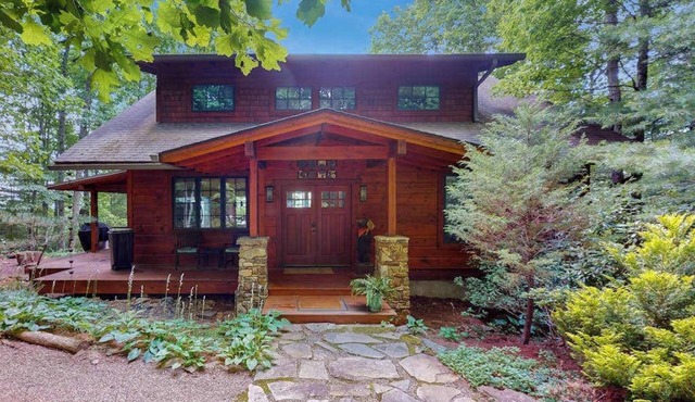 Elkhorn Cabin & Eagles Wing Lodge | 2 Adjacent Cabins | Walk to Spa & Trails