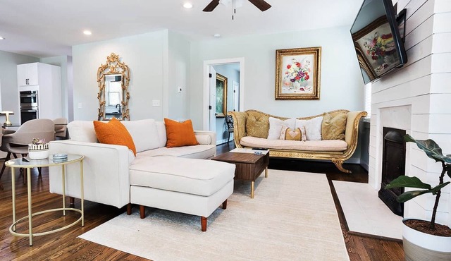 Elmwood Park Retreat: Renovated 3-Bed 2-Bath DT