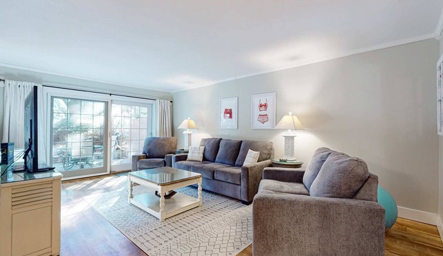 Enchanting condo just steps to golf & Harbour Town Marina