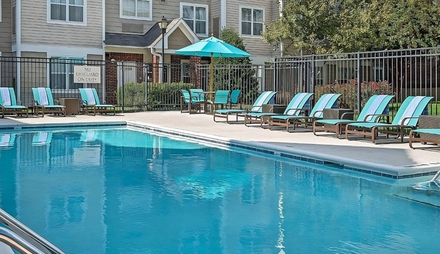 Enjoy a Hassle-Free and Suiting Stay! Free Breakfast, Outdoor Pool, Pets Allowed
