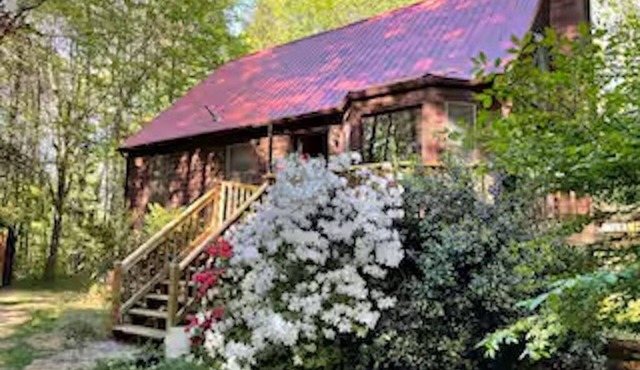 Entire chalet in Farmville, Virginia 8 guests 3 bedrooms 4 beds 2 baths