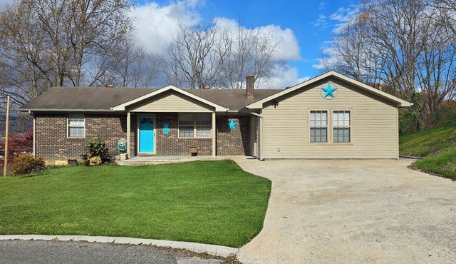 Entire Home - Jackson MTN Retreat 3-bedroom 2 Bath -Near LMU & Bowling alley