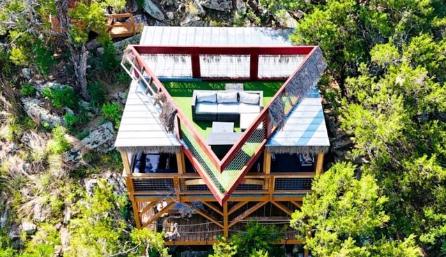 Epic Treehouse Escape with Multi-Level Deck & Hanging Bed in Cottonwood, Texas
