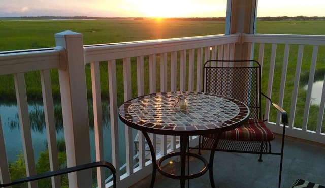 EV Charging, Pool, and Gorgeous Marsh Views~ Sunset Retreat
