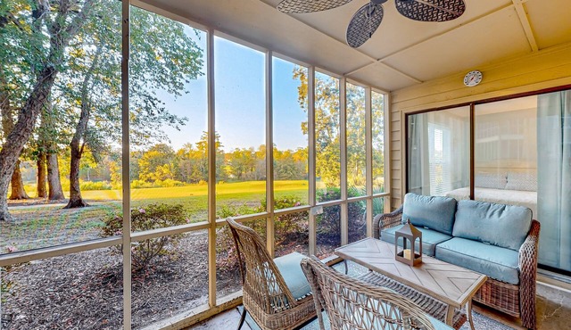 Ev's Escape,201A: Modern condo with sunroom - dog and snowbird-friendly