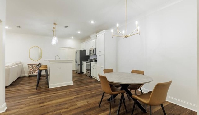Executive condo.traveling professionals, look no further!