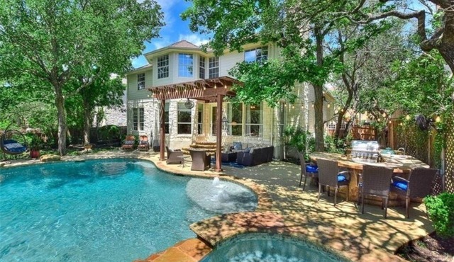 Executive Home back to greenbelt
