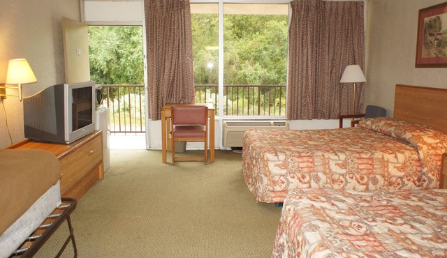 Executive Inn & Suites