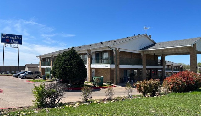 EXECUTIVE INN