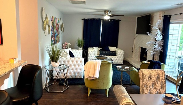 Family-Friendly 3BR/3BA Gainesville Condo Near Downtown & Lake