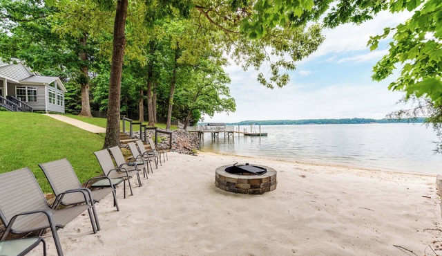 Family-Friendly Lake Wylie House: 3BR Retreat Sleeps 12 for the Perfect Getaway
