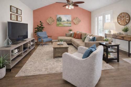 FAMILY Friendly Sleeps 10 4 Bedrooms King Bed & Pets