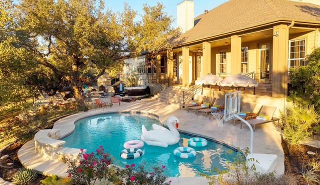 Family & Group Oasis Pool Hot Tub Game Room