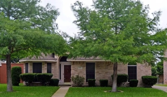 Family Home w/Fire Pit & Grill - Near Joe Pool Lake & AT&T Stadium