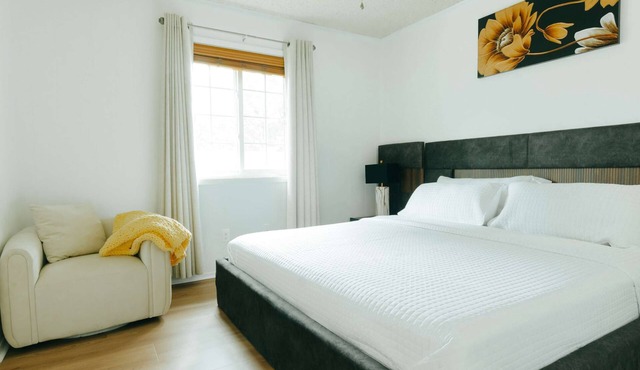 Family-Ready 2BR · Sleeps 6 · 2 Min to SFA