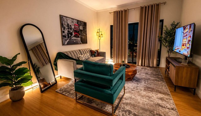 Fantastic 2-bedroom condo with free parking