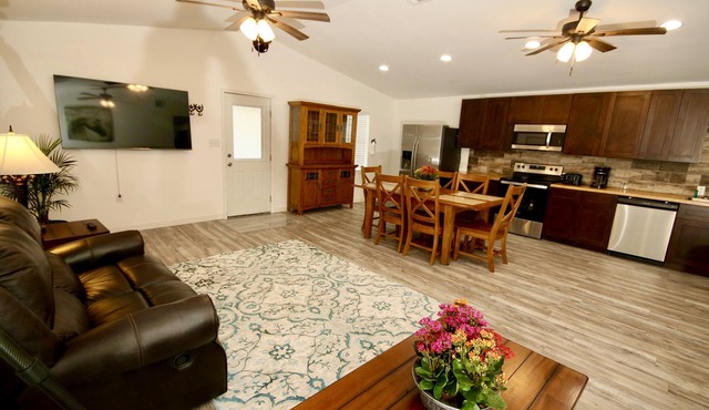 Farm Stay in the Country 20 Minutes from Downtown/Buda/Manchaca